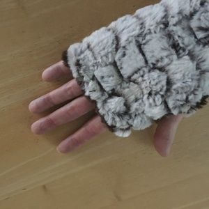 NWT Faux fur reversible fingerless gloves